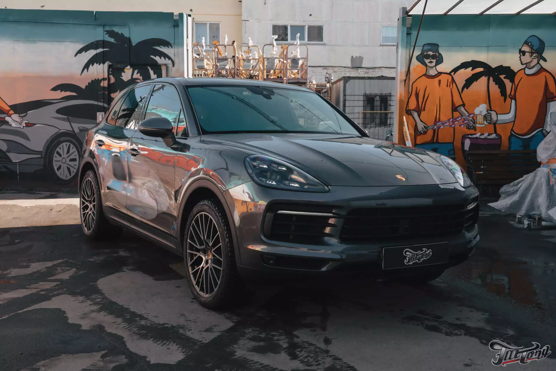 Porsche Cayenne turbo 3.0L. Карбон в салоне, ламинация и установка спойлера, шумоизоляция арок